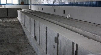 Basen przy Próchnika tańszy o milion