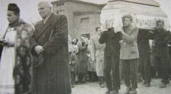 Dyrektor szkoły szalał z siekierą, ksiądz ratował dzieci