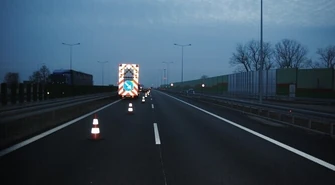 Kierowca tira uderzył w bariery. Miał 3 promile