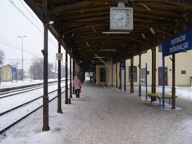 Na piotrkowskim dworcu wciąż nie ma biletomatu