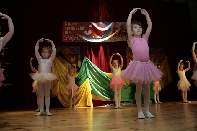 Podarowali serduszka babciom i dziadkom