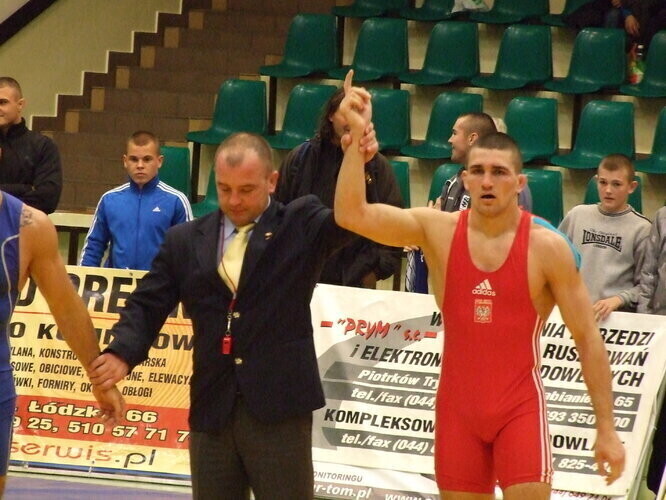 Znakomity start zapaśników AKS