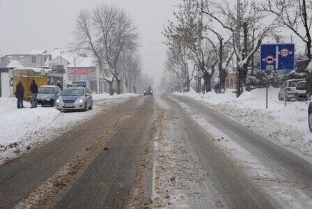 Potrącił przechodzącą po pasach kobietę