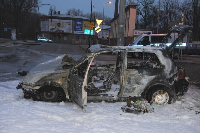 Samochód zaczął się palić więc złodziej uciekł