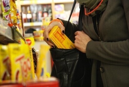 Kradną wszystko wódkę prezerwatywy żółty ser