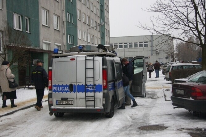 Skoczył z wieżowca przy Belzackiej