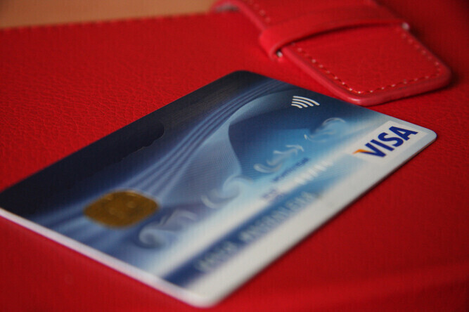 Złodzieje kradną dane z kart bankomatowych