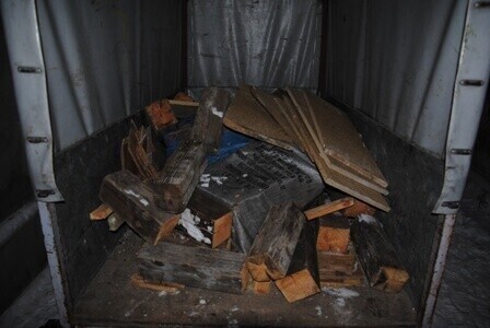 Pięciu złodziei ukradło drewno warte 50 zł