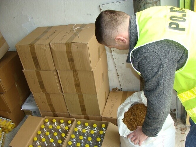 W samochodzie miał alkohol i tytoń bez akcyzy