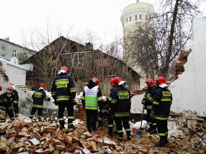 Piotrków Runęła ściana przy Dąbrowskiego