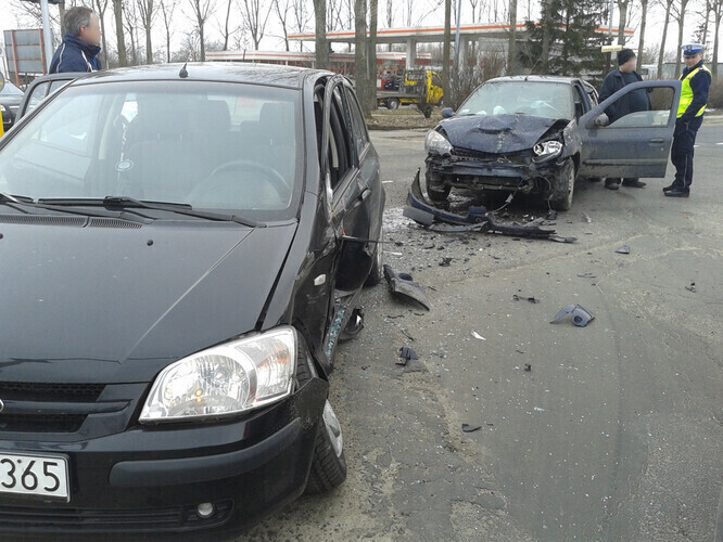 Ksiądz miał ponad dwa promile - uderzył w hyundaia