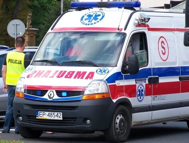 Passat uderzył w uno kierowcy ranni