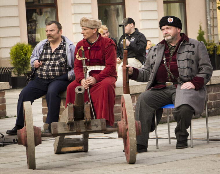 Zdjęcie 1: Śpiewali pieśni powstańcze w Rynku Trybunalskim
