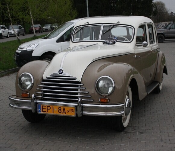 Piękne auta zręczni kierowcy