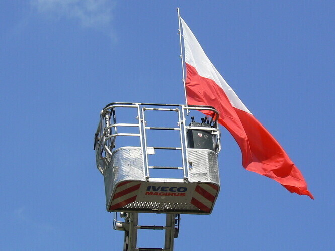 Piotrkowianie uszyli najdłuższą flagę