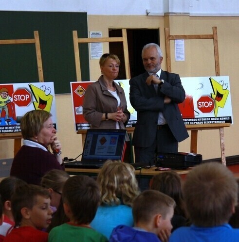 Nauczą dzieci jak obchodzić się z prądem