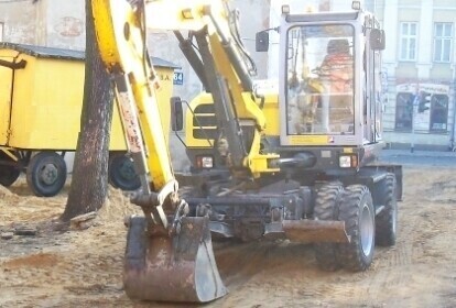 Zginął uderzony łyżką koparki