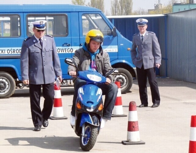 Młodzież bez karty motorowerowej