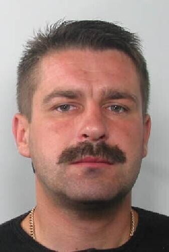 Spowodował wypadek po pijanemu jest poszukiwany