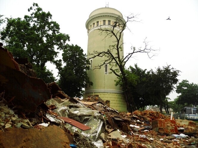 Gruzy przy wieży ciśnień