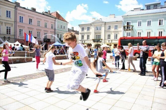 W Rynku skakali na skakankach