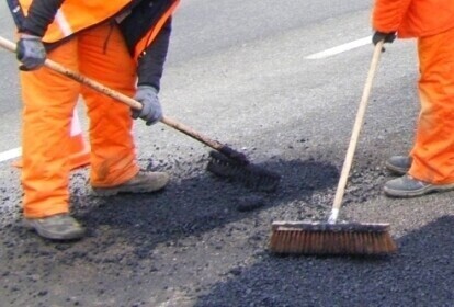 Łatają trasę Głuchów - Piotrków