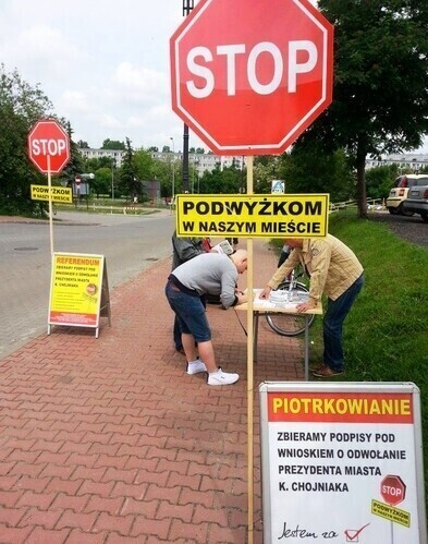 Strażnicy miejscy zastraszają wolontariuszy