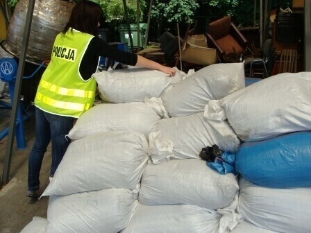 Posiadali 15 tony nielegalnego tytoniu