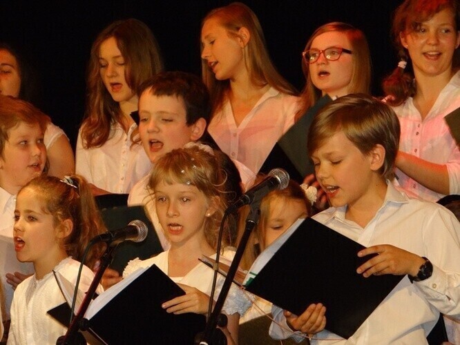 Zdjęcie 1: Chór Teatru Wielkiego w piotrkowskim MOK-u