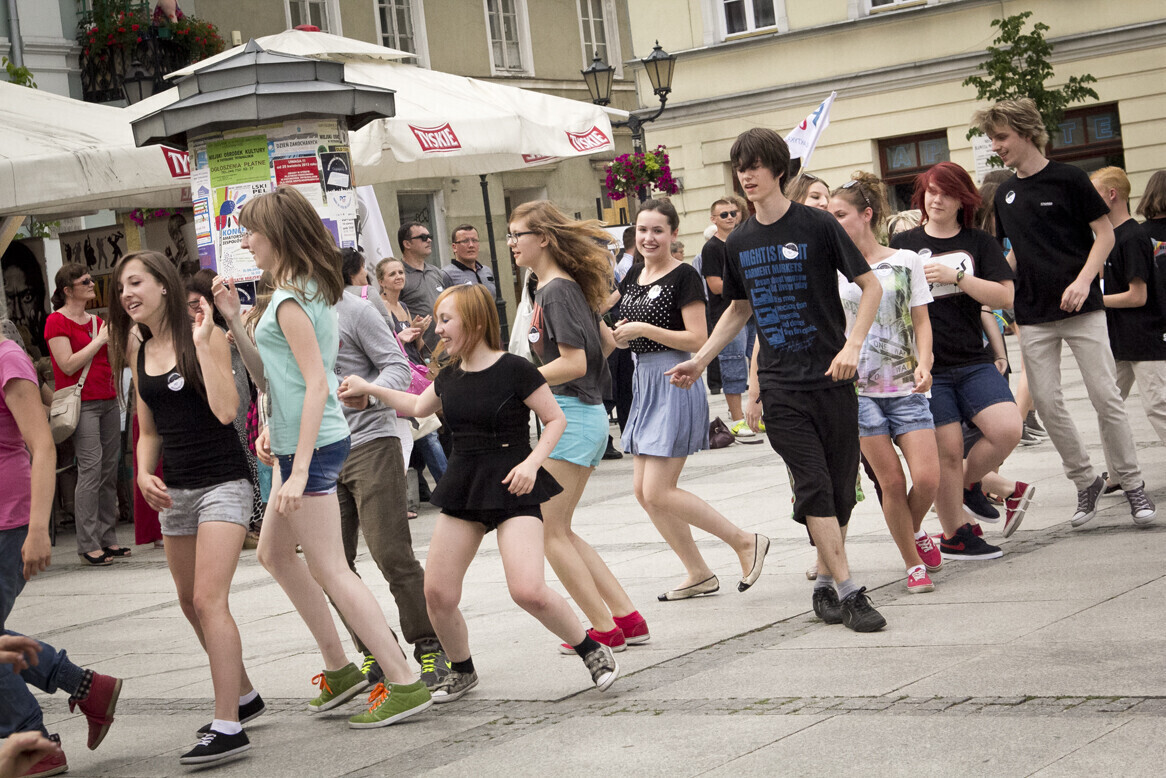Zdjęcie 2: Bawili się podczas nocy profilaktyki