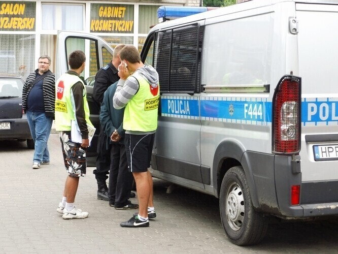 Opluł ulotki i ubliżał wolontariuszom