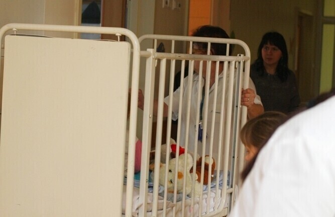 Urodziła pijane dziecko - sąd ograniczył jej prawa rodzicielskie