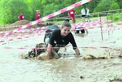 Czołgały się po dnie rzeki. Były pod obstrzałem snajpera