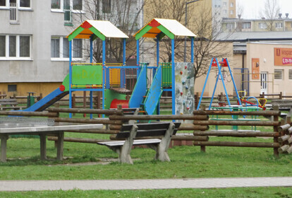 Zdjęcie 1: Mieszkańcy żądają nowego placu zabaw przy Sienkiewicza