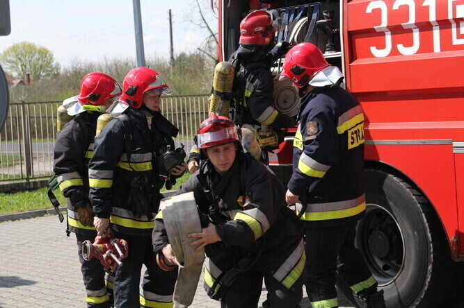 Strażacy usuwali kilkaset litrów paliwa