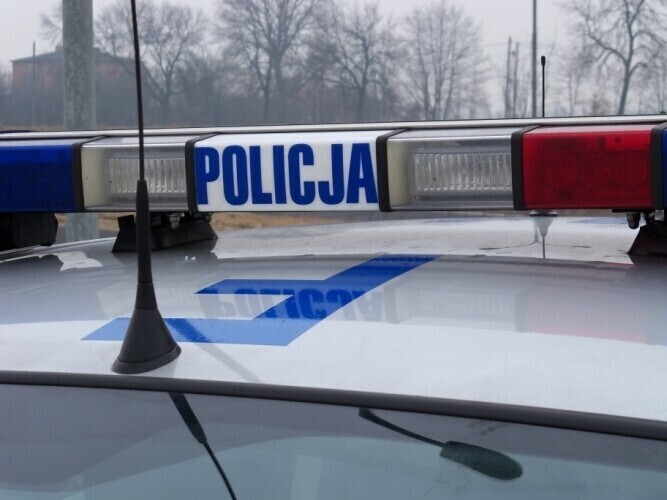 Kompletnie pijany spowodował kolizję i uciekł