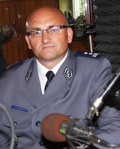 Policjanci na rowerach w parkach i nad wodą