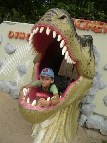 Dzieciaki w świecie dinozaurów