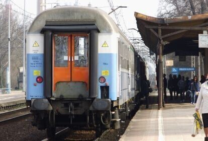 Zdjęcie 1: PKP pomaga wsiąść do pociągu