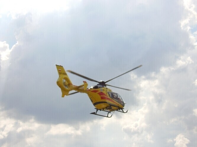 Skoczył na główkę zabrał go śmigłowiec