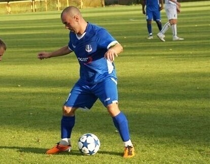 Klubowy działacz uderzył kibica