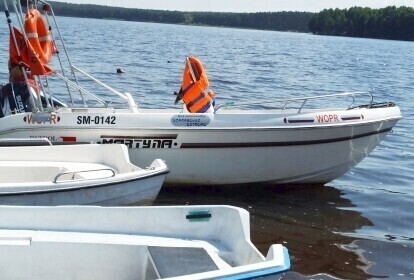 Silny wiatr wywrócił żaglówkę