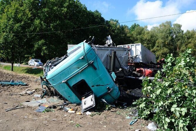 Zderzenie dwóch ciężarówek - kierowcy w szpitalu