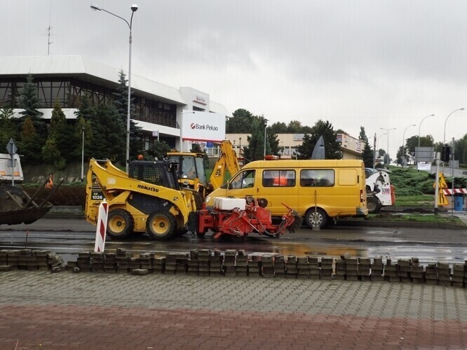Zdjęcie 1: Remontują skrzyżowanie