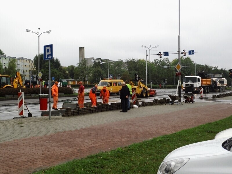 Zdjęcie 3: Remontują skrzyżowanie