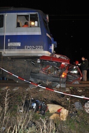 Zdjęcie 3: Tragedia na torach, nie żyje kierowca