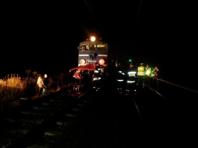 Zdjęcie 5: Tragedia na torach, nie żyje kierowca