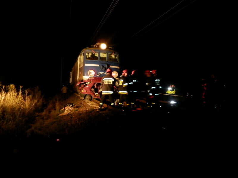 Zdjęcie 6: Tragedia na torach, nie żyje kierowca