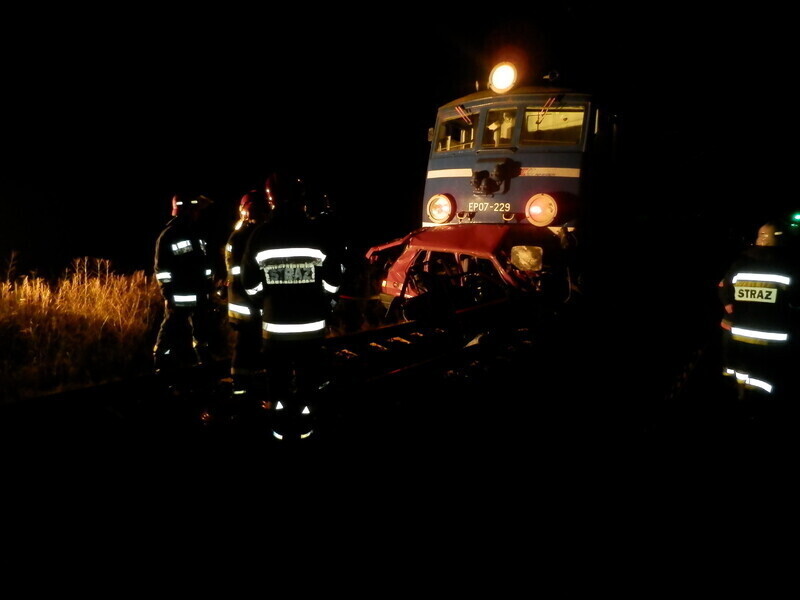 Zdjęcie 7: Tragedia na torach, nie żyje kierowca