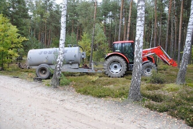 Ukrył w lesie ciągnik wart ponad 200 tysięcy